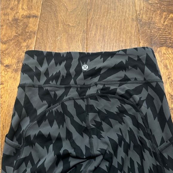 Lululemon invigorate high rise crop - Picture 5 of 7